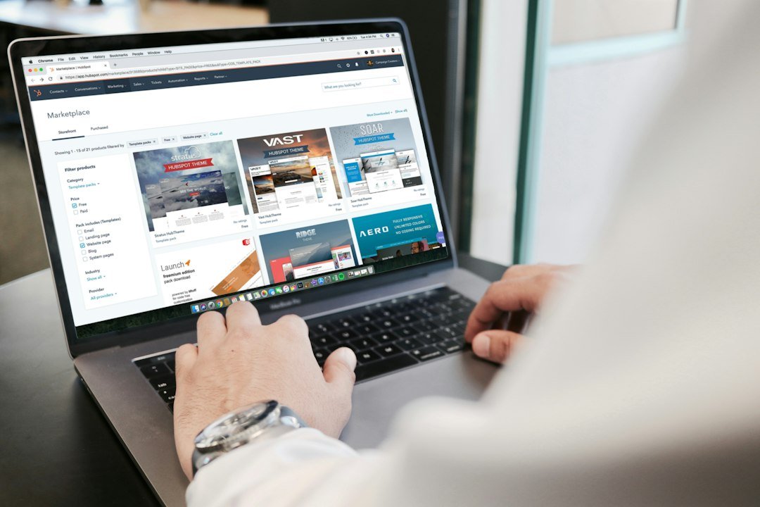 Gestion d’une boutique en ligne et de produits digitaux sur ordinateur